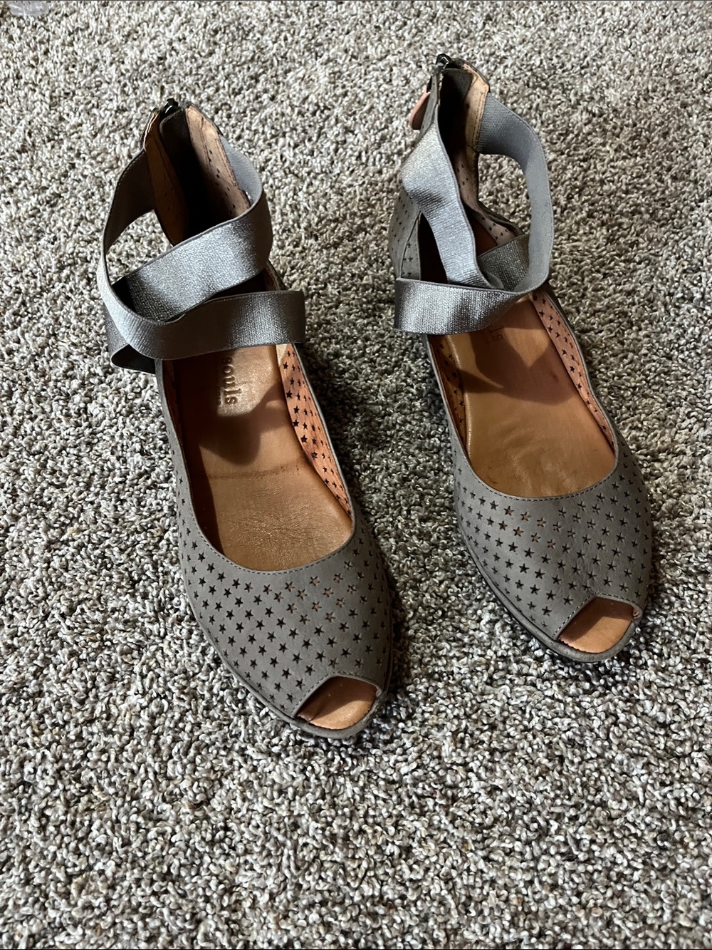 Kenneth Cole Gentle Souls Gray Star-Perforated Wedge Peep-Toe Sandals
